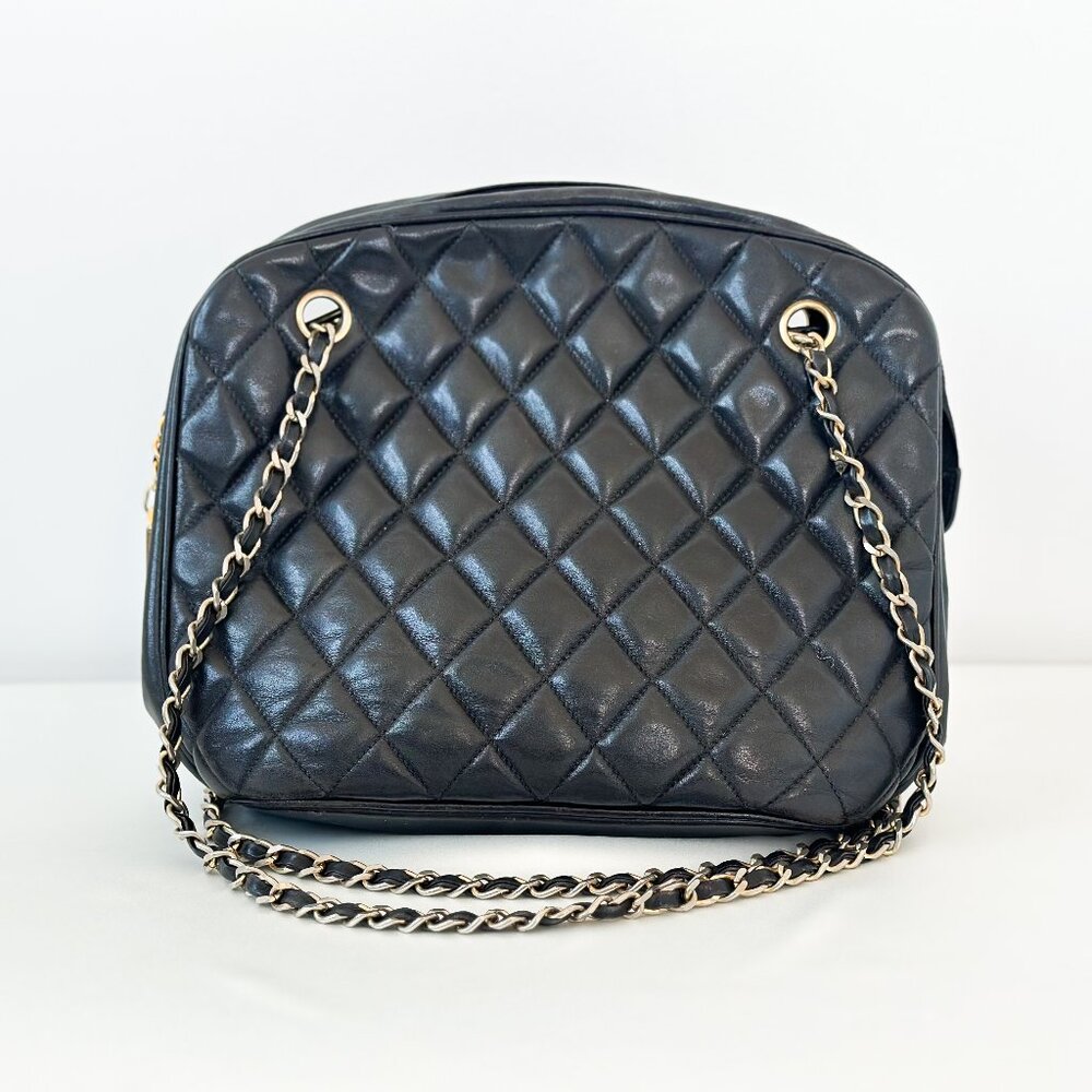 90’s CHANEL Black Quilted Lambskin Shoulder Bag with Gold Chain